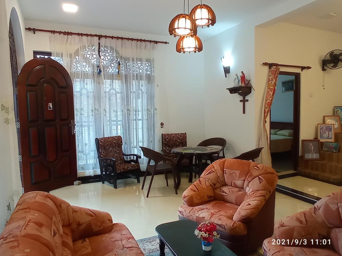 Arusha Guest House Negombo Buitenkant foto