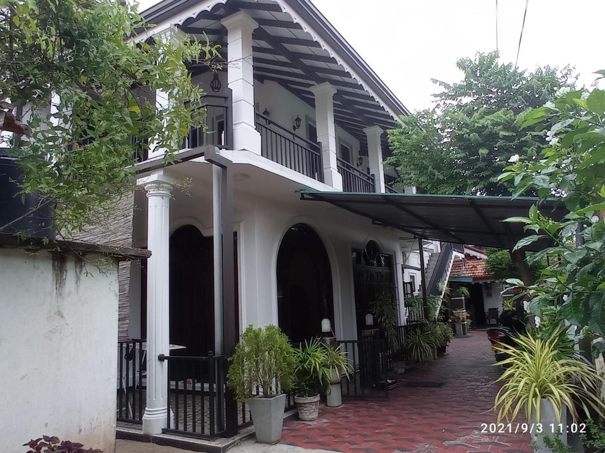 Arusha Guest House Negombo Buitenkant foto