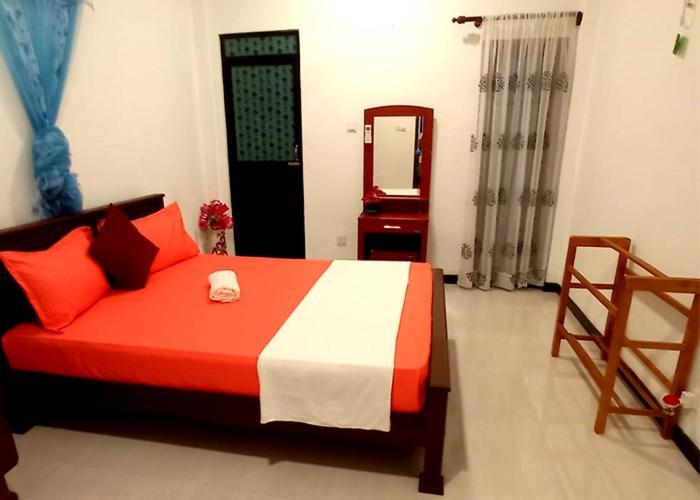 Arusha Guest House Negombo Buitenkant foto