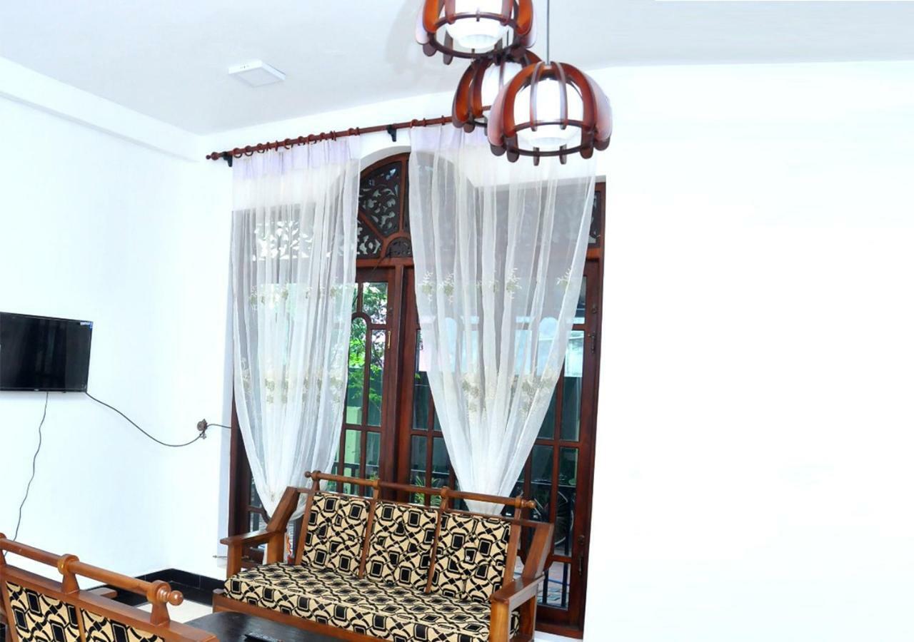 Arusha Guest House Negombo Buitenkant foto